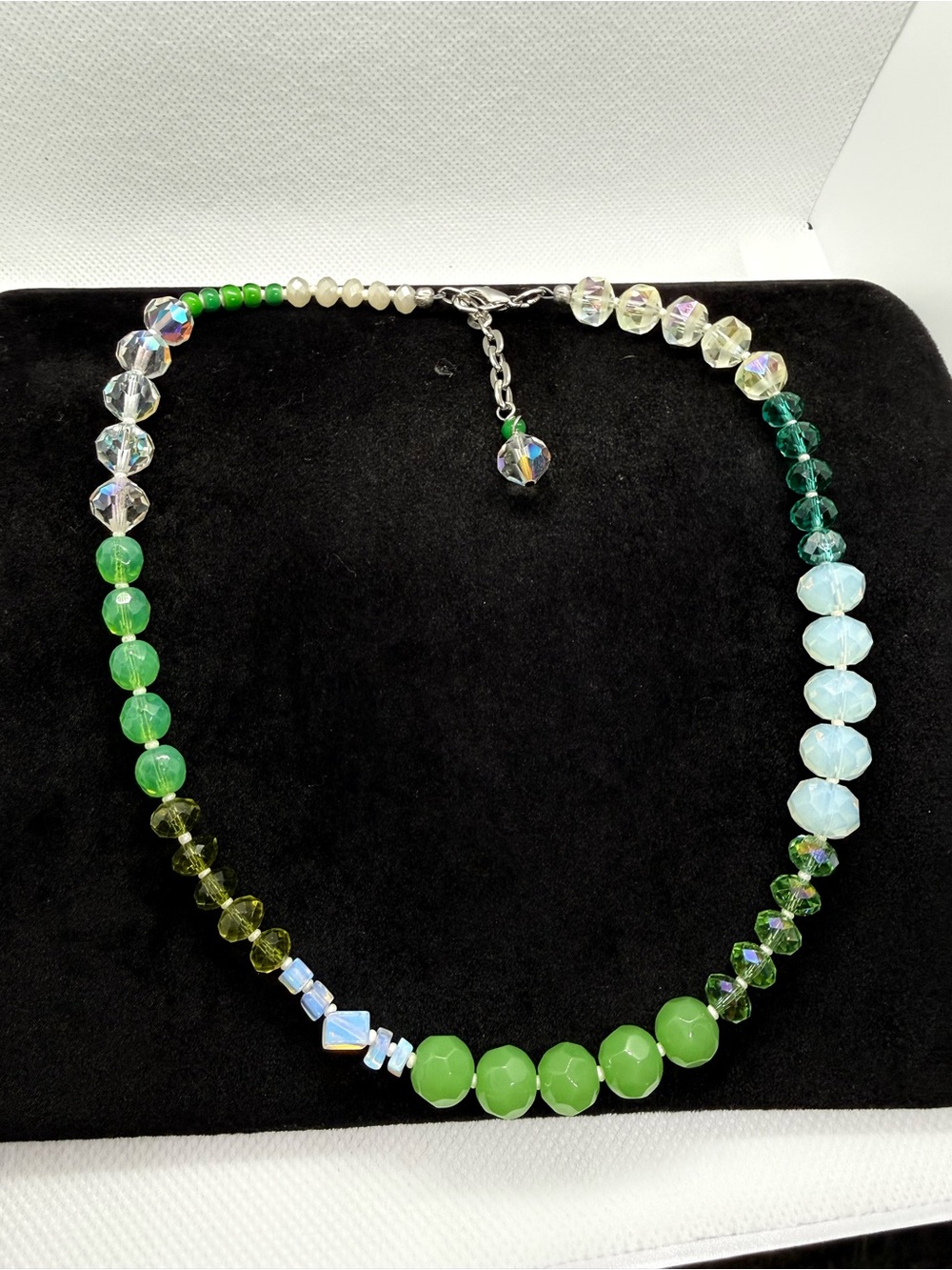 New Handmade Green Opalescent Art Glass Beaded Necklace 19.5”